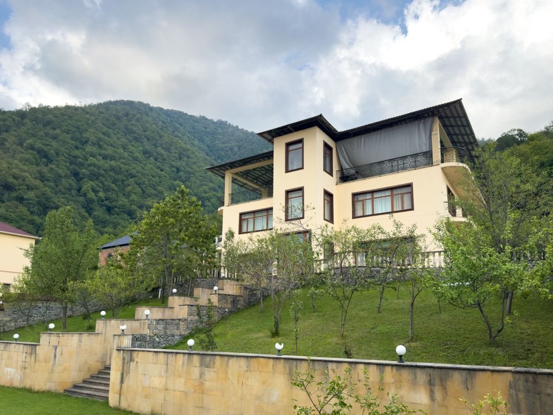 Satılır 10 otaqlı həyət evi/bağ evi 1320 m² — Ev, villa, Qəbələ