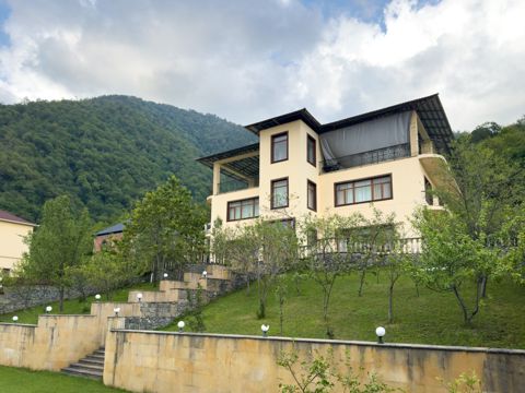 Satılır 10 otaqlı həyət evi/bağ evi 1320 m²
