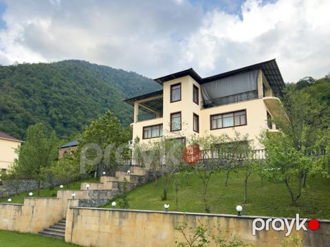 Satılır 10 otaqlı həyət evi/bağ evi 1320 m²