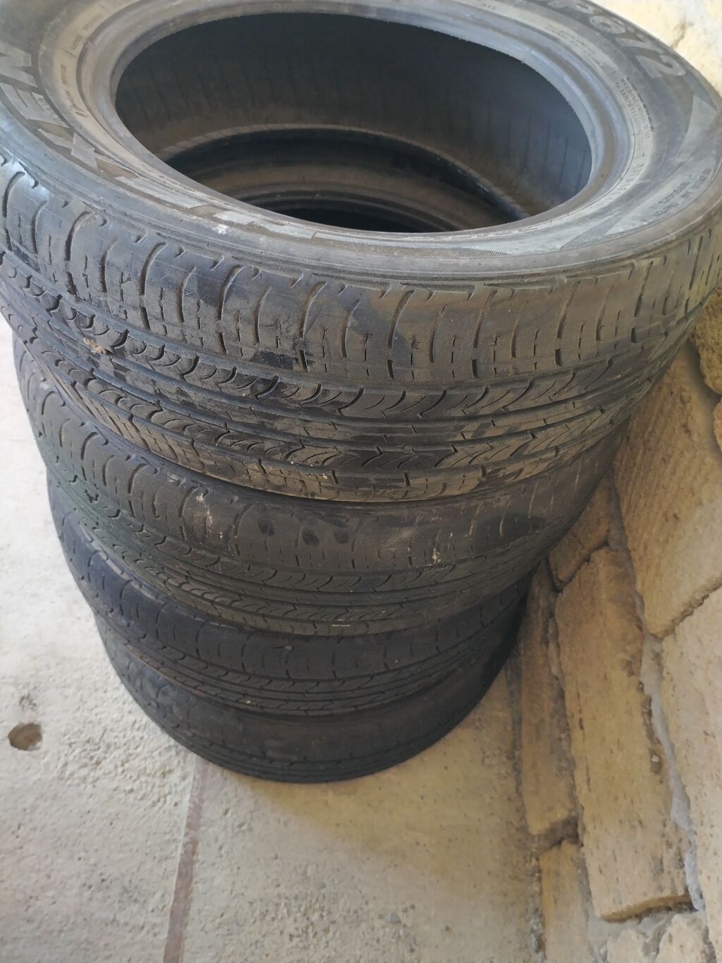Avtomobil şinləri 215/60 R16 — 4 ədəd, yaxşı vəziyyətdə