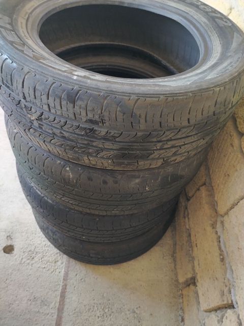 Avtomobil şinləri 215/60 R16 — 4 ədəd, yaxşı vəziyyətdə