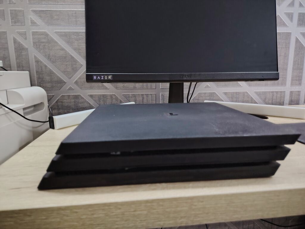 PlayStation 4 pro 1 tb gara yaxşı vəziyyətdə — Elektronika, Bakı (2)