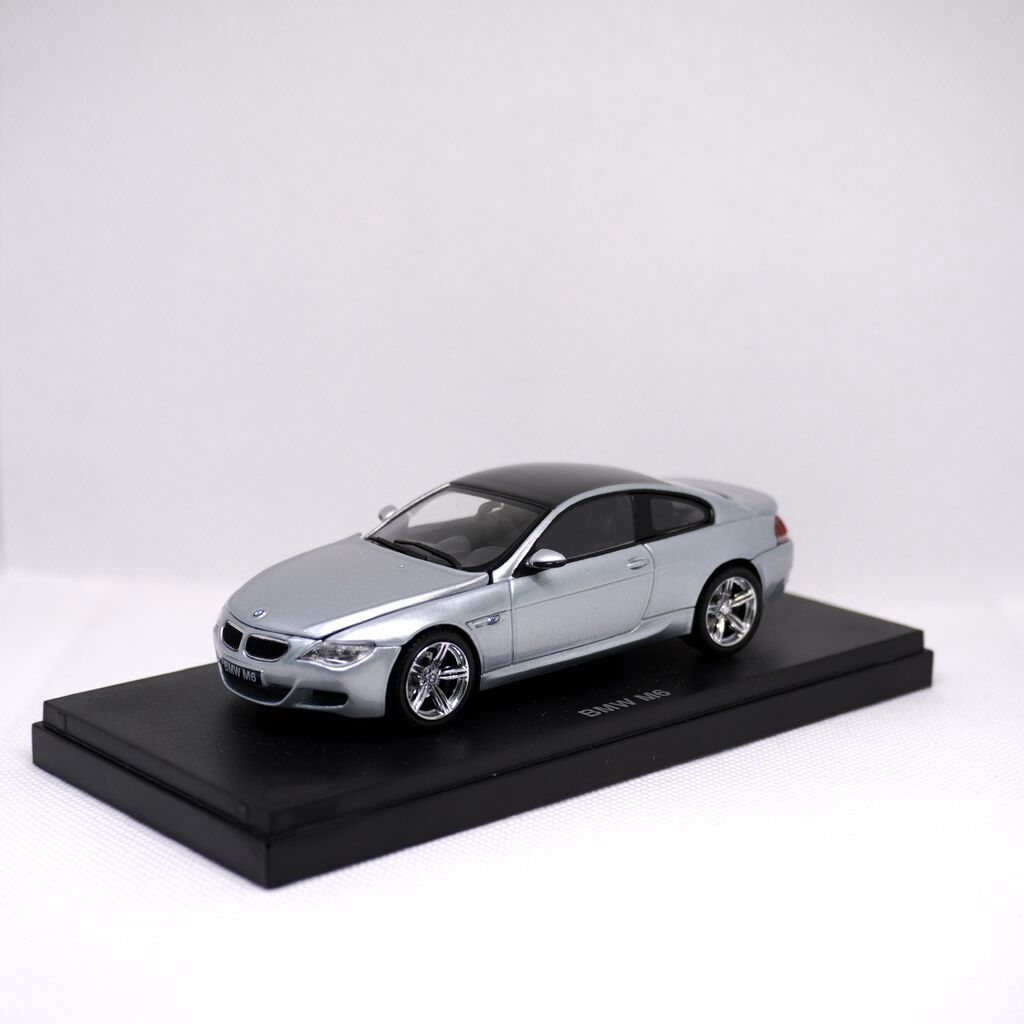 BMW M6 modeli • İstehsalçı - Kyosho • Ölçü: 1/43 • Material: Metal — Mallar, Xırdalan (2)
