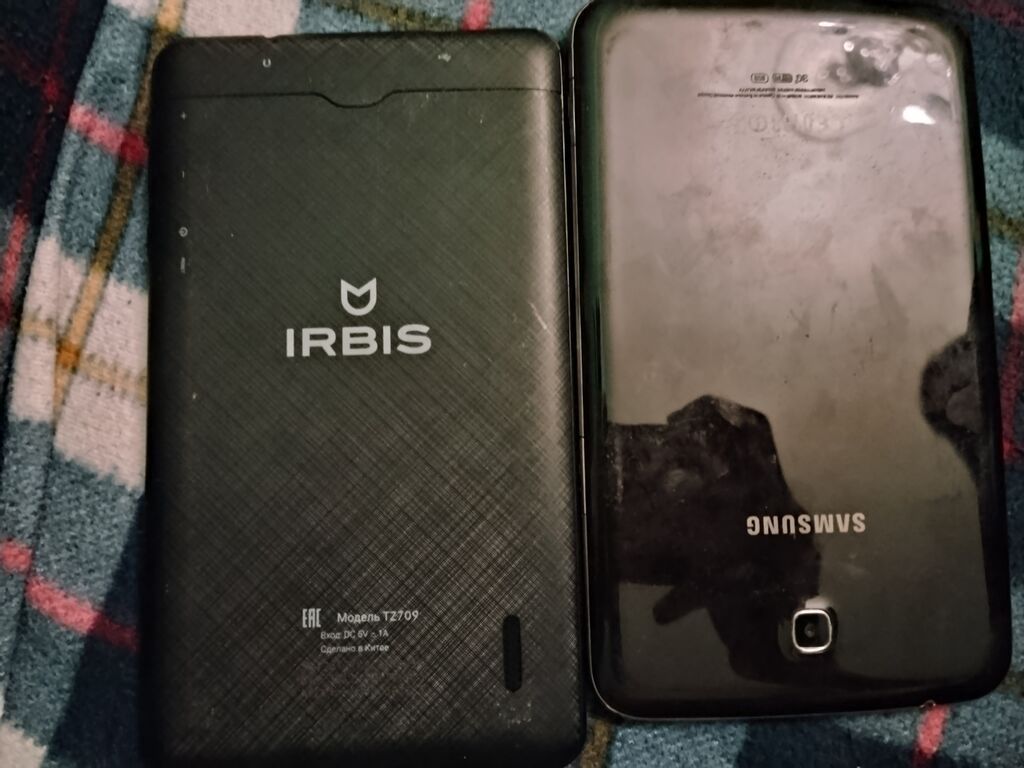 İki ədəd planşet 1) IRBIS T2709 - Korpus arxasında “IRBIS” və model
