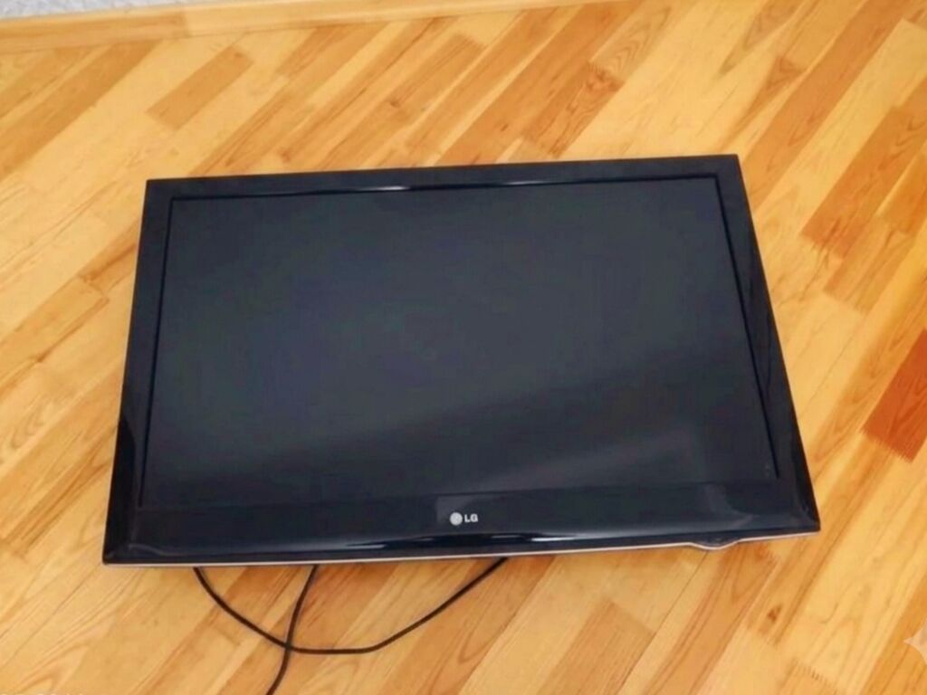 LG televizor 82ekran - Ekran: təxminən 32–37 düym diaqonallı geniş - 1