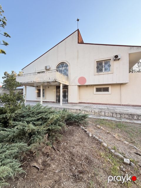 Satılır 4 otaqlı həyət evi/bağ evi 300 m²