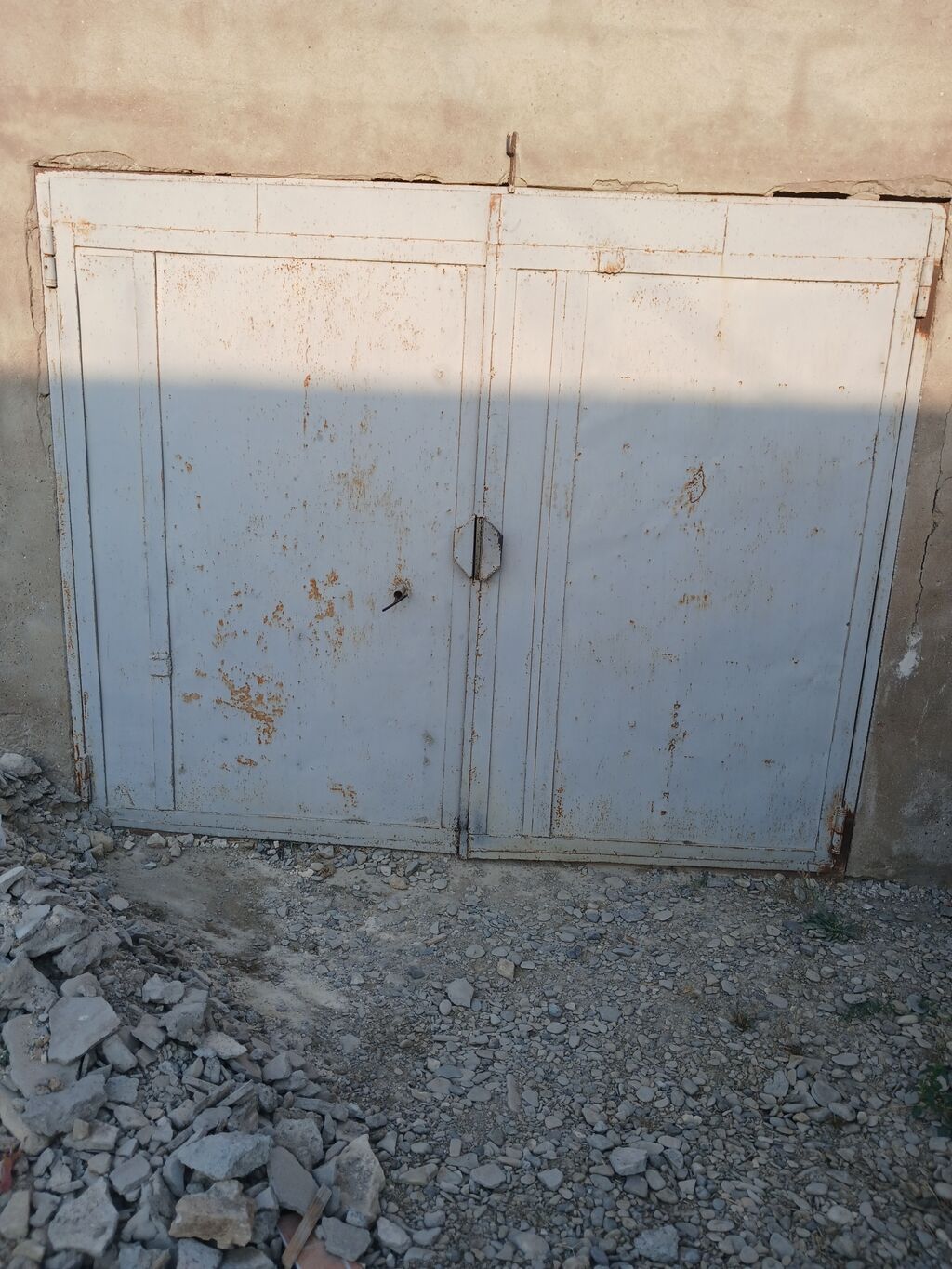 Metal ikiqat darvaza qalın ağır darvazadı problemi yoxdu 2.55 eni 2.7 — Mallar, Bakı