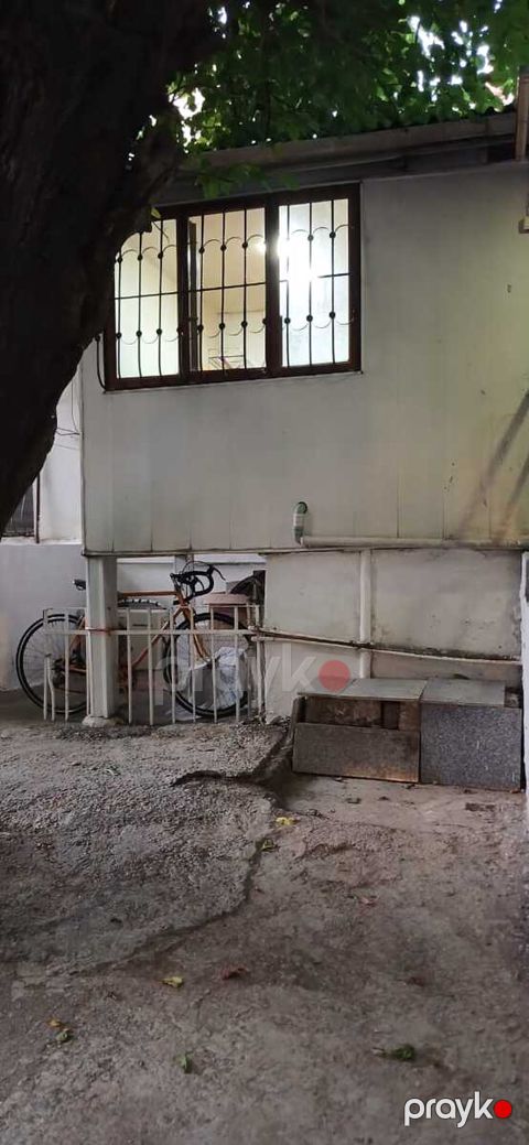Həyət evi kirayə verilir, Elmlər Akademiyası m.