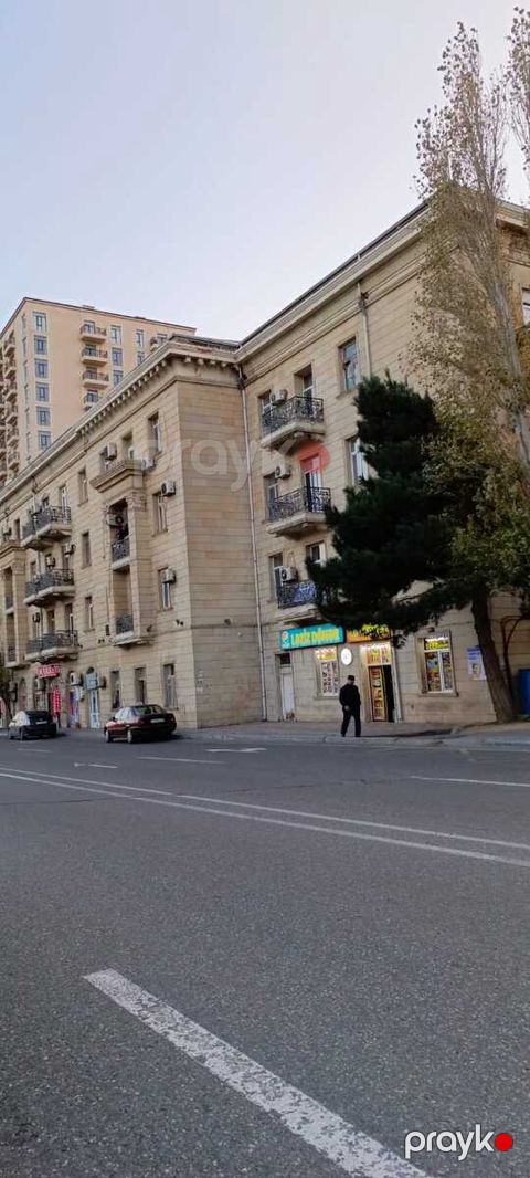Satılır 2 otaqlı köhnə tikili 56 m²