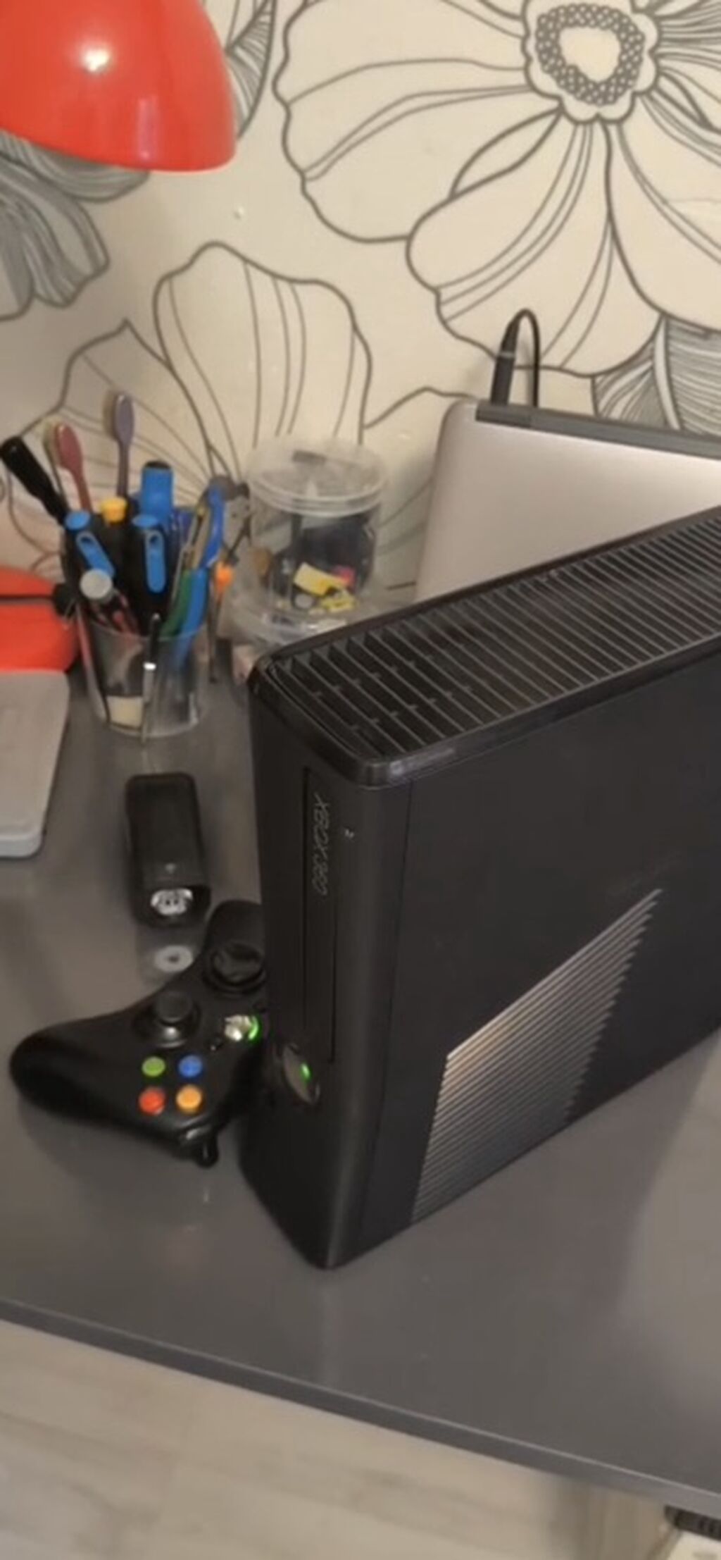 Xbox 360 (Slim) oyun konsolu Xüsusiyyətlər: - Model: Xbox 360 Slim — Elektronika, Bakı