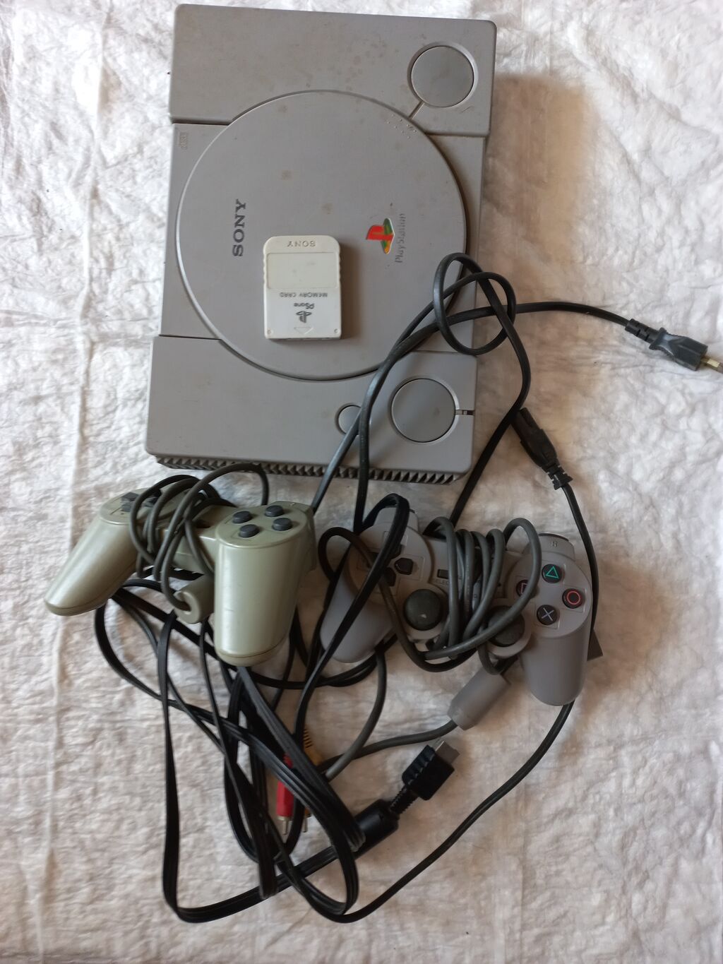 Sony PlayStation (PS1) oyun konsolu Xüsusiyyətlər: - Model: Sony — Oyun konsolları, Bakı (2)