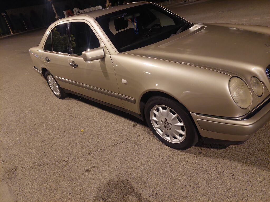 Mercedes-Benz E 200: 2 l | 1998 il Sedan