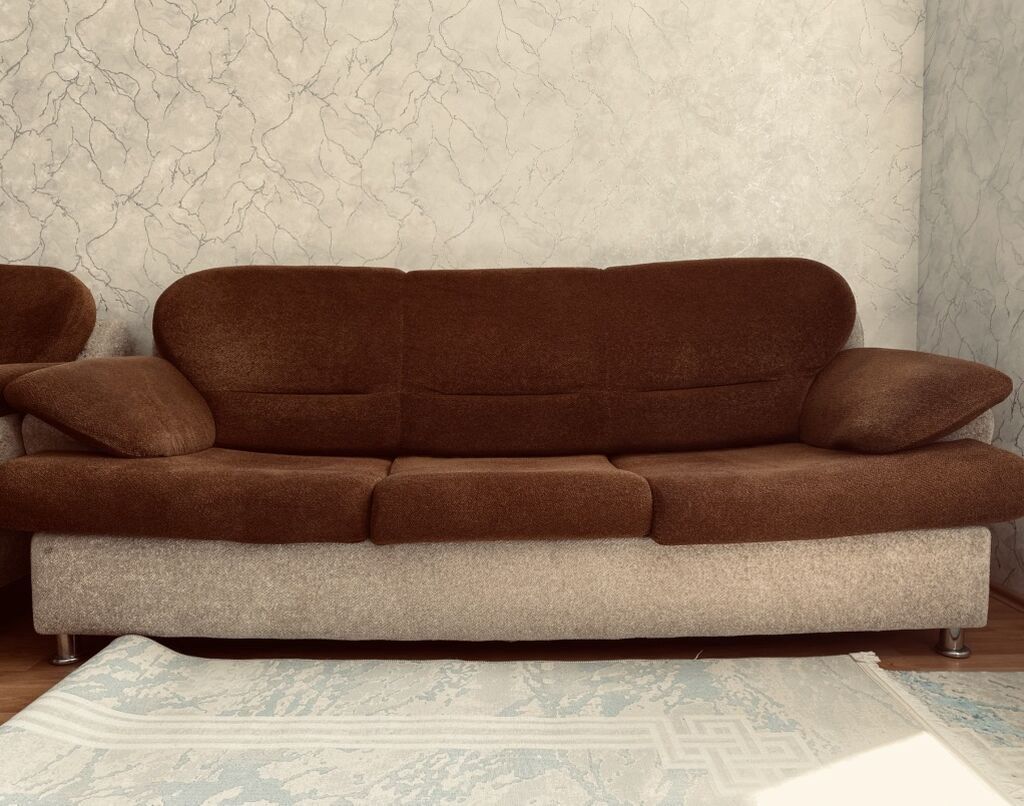 Qonaq otağı dəsti – 3 hissə: - 3 nəfərlik divan - 2 ədəd qoltuq