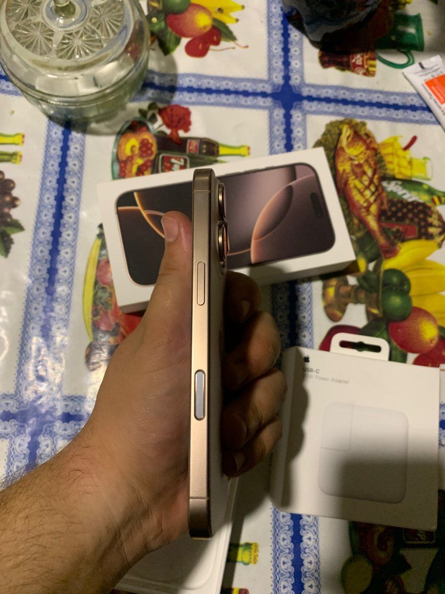 Apple iPhone 16 Pro Desert Titanium 256GB/8GB — Mallar, Gəncə (5)