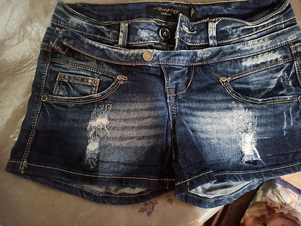 Qadın denim şort - Material: qalın, elastiksiz denim - Rəng: tünd