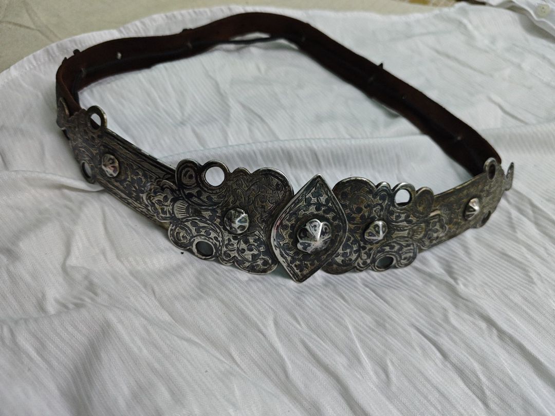 Qədimi kəmər — Aksesuarlar, Bakı