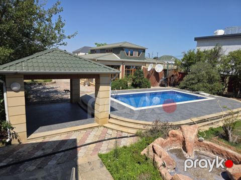 Satılır 8 otaqlı həyət evi/bağ evi 350 m²