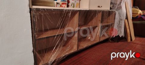 - Məhsul: Aşağı tip çoxbölməli raf/konsol - Material: Taxta teksturalı — Qobu