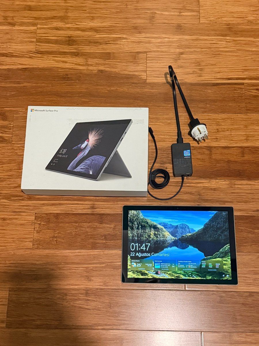 Microsoft Surface Pro 5 (1807) — Elektronika, Bakı