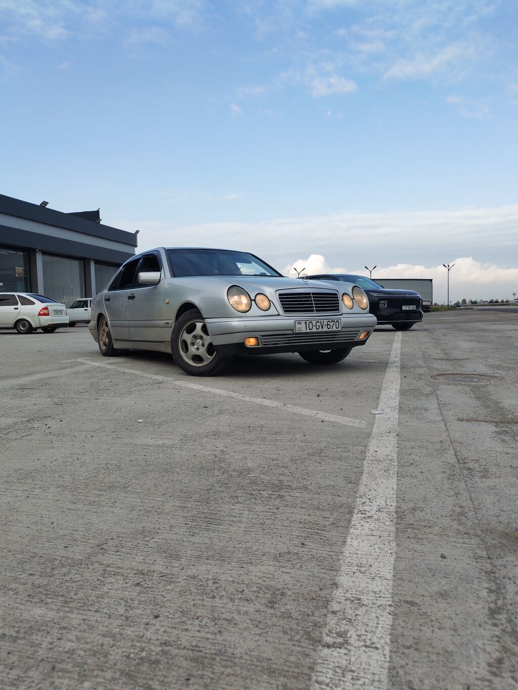 Avtomobil — Mercedes-Benz E-Class (W210)