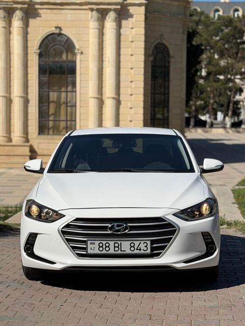 Hyundai Elantra: 1.6 l | 2018 il Sedan