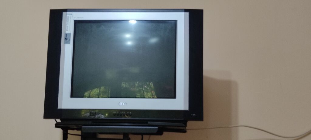 LG katot-şüa lampalı (CRT) televizor - Ekran: təxminən 21–29 düym