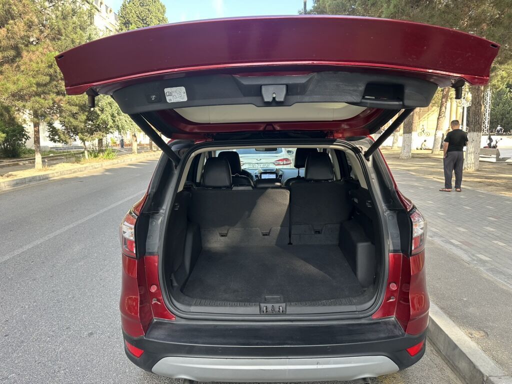 Ford Kuga: 1.5 l | 2017 il 248000 km Krossover — Avtomobillər, Masazır (8)