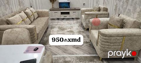 Qonaq otağı üçün yumşaq mebel dəsti. Dəstə bir uzun 3 nəfərlik divan