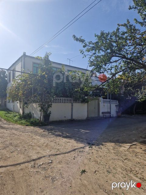 Satılır 5 otaqlı köhnə tikili 196 m²