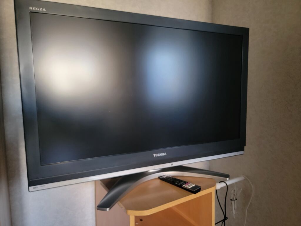 Toshiba REGZA LCD TV – Model 42A3500E - Ekran diaqonalı: 42" - Panel