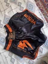 Venum muay tay/ kickboks şortu - Rəng: qara–narıncı - Material — Şortlar