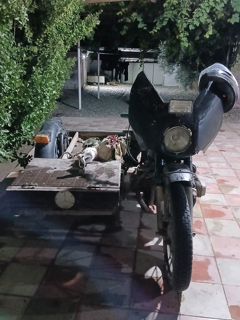 Yük daşımağa uyğun üçtəkərli motosiklet yan qoşqu ilə — Kvadrosikllər və baqqilər, Salyan (2)