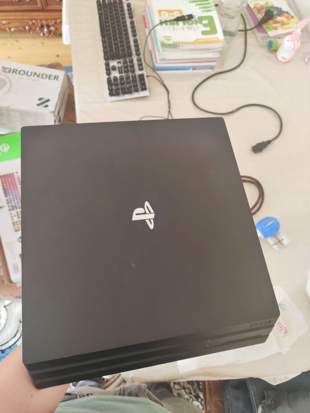 Sony PlayStation 4 Pro oyun konsolu Xüsusiyyətlər: - PS4 Pro korpusu
