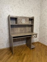 Yazi masasi 90azn . tam səliqəli,ölçü hundurluk 1.55sm. en 1.15sm — Mebel