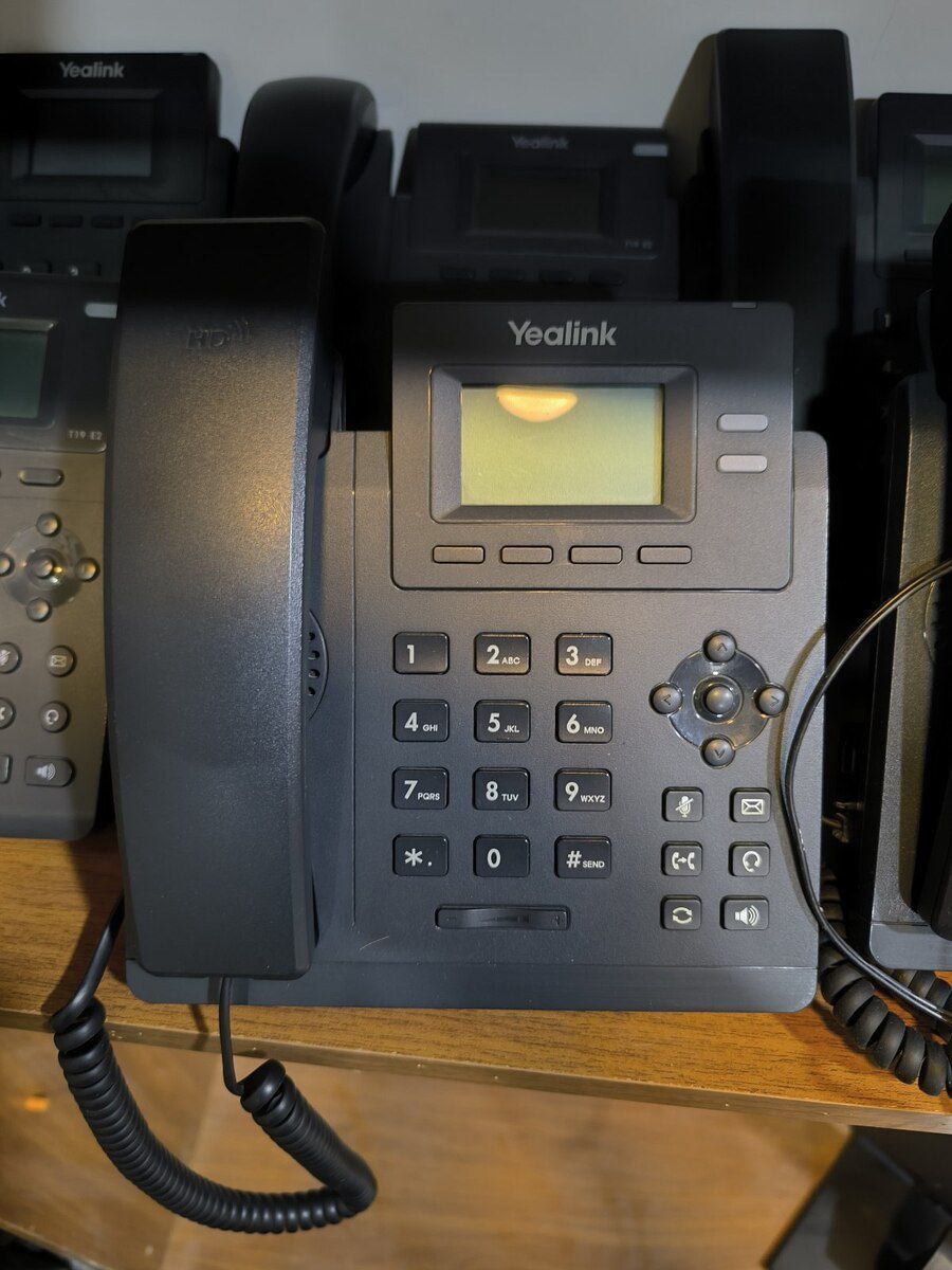 IP-telefon Yealink SIP-T31 — Şəbəkə və server avadanlığı, Bakı