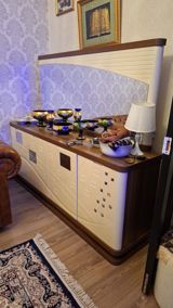 Qamot İdeal vəziyyətdə səliqəli işlənib. Qiyməti 130 manat. Ünvan — Furniture