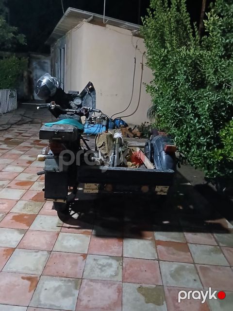 Yük daşımağa uyğun üçtəkərli motosiklet yan qoşqu ilə — Salyan