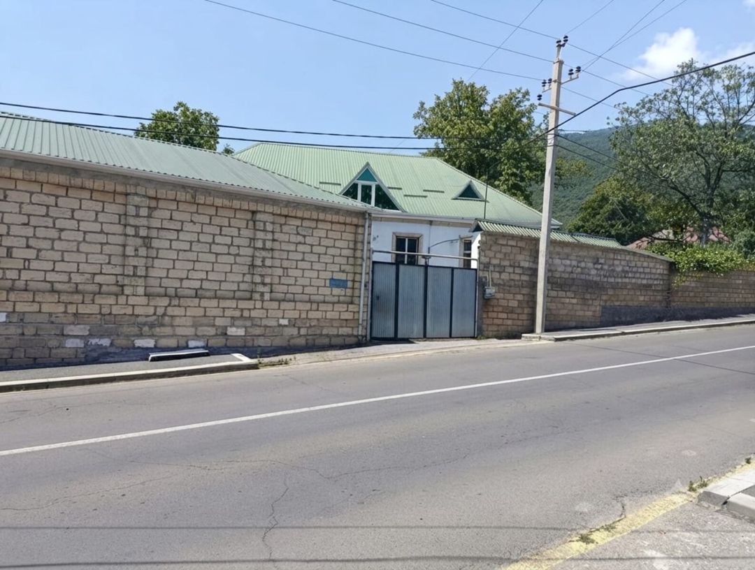 Həyət evi, Oğuz r. — Ev, villa, Oğuz