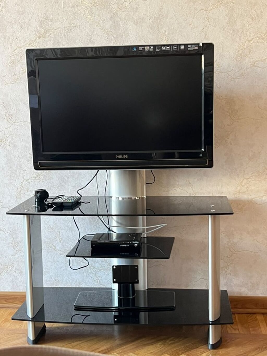 Philips televizor və TV stendi komplekti