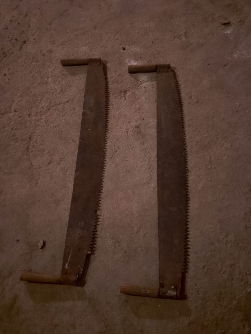 Məhsul: İki ədəd əl mişarı (ağac üçün) Təsvir: - Metal bıçaqlı, hər — Alətlər, Gəncə (2)