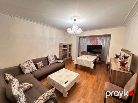 Satılır 4 otaqlı köhnə tikili 120 m²