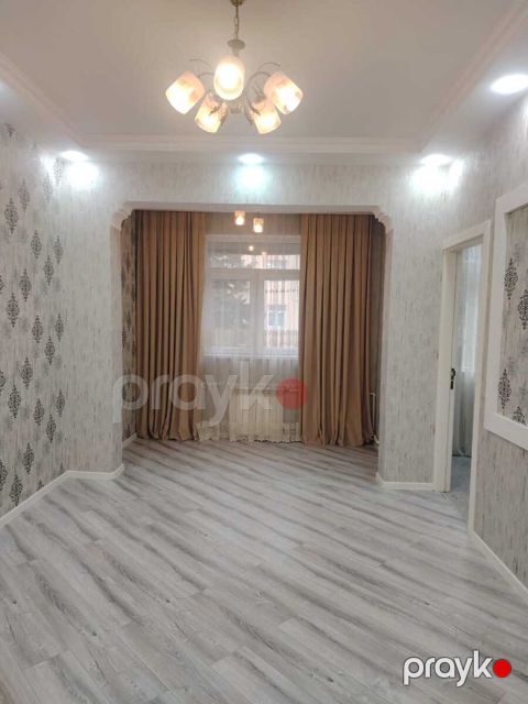Satılır 2 otaqlı köhnə tikili 42 m²