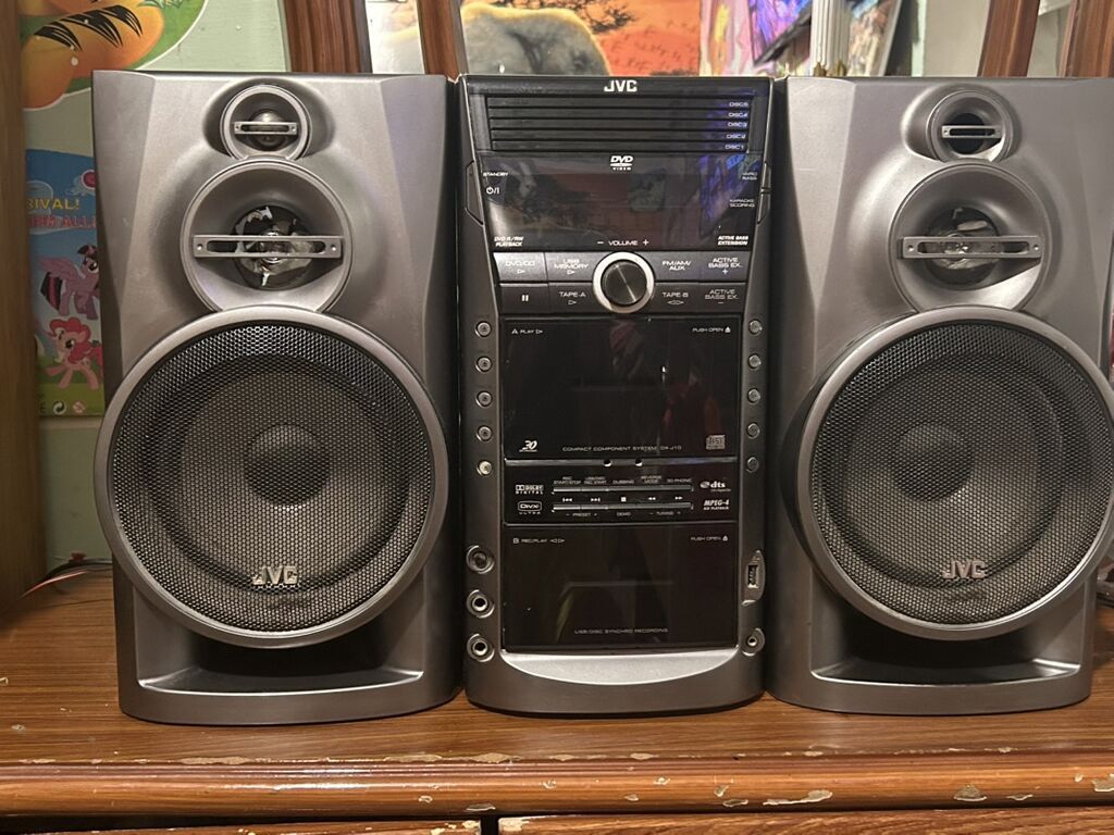 JVC musiqi mərkəzi satılır. Komplektə əsas blok və 2 ədəd iri ölçülü — Elektronika, Digah
