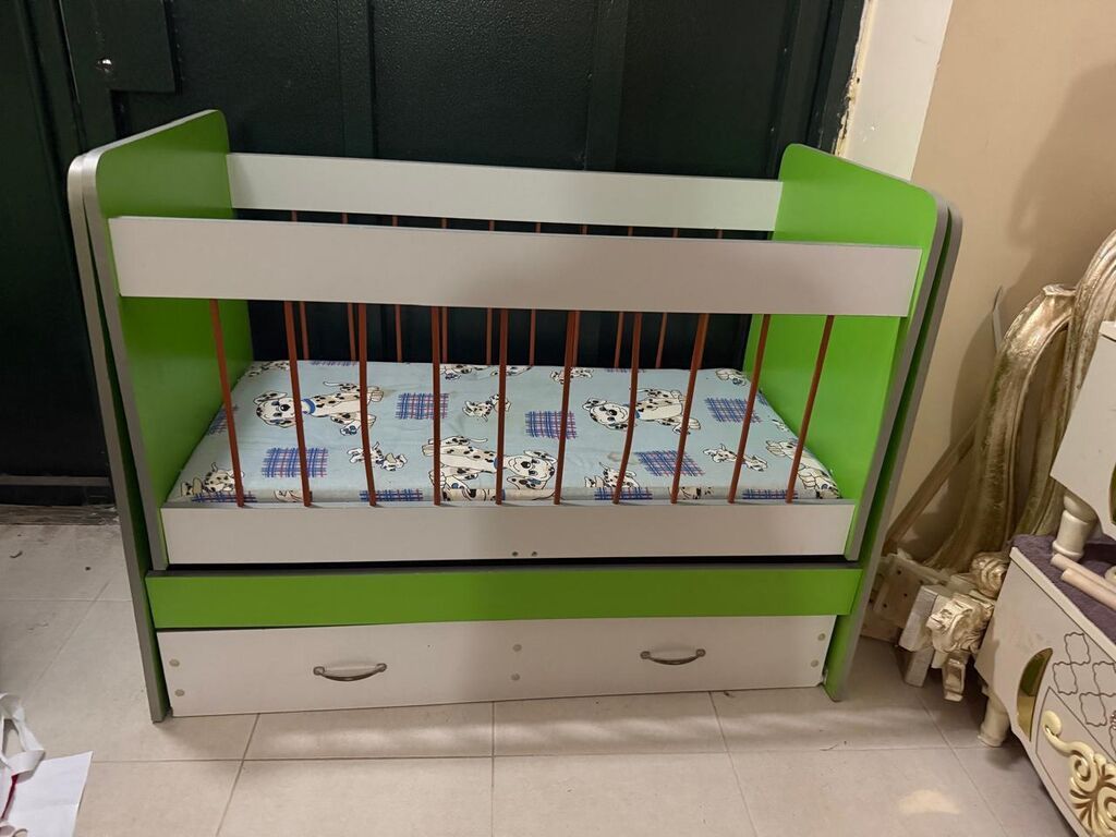 Oğlan və qız üçün, İşlənmiş, Dördbucaq, Beşik, Dəstsiz, Matras ilə, Yellənmə mexanizmsiz — Mebel, Bakı (2)