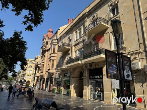 Satılır 2 otaqlı köhnə tikili 70 m²