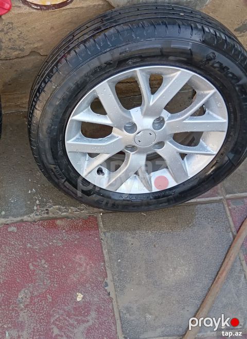 Nissan Sunny təkəri