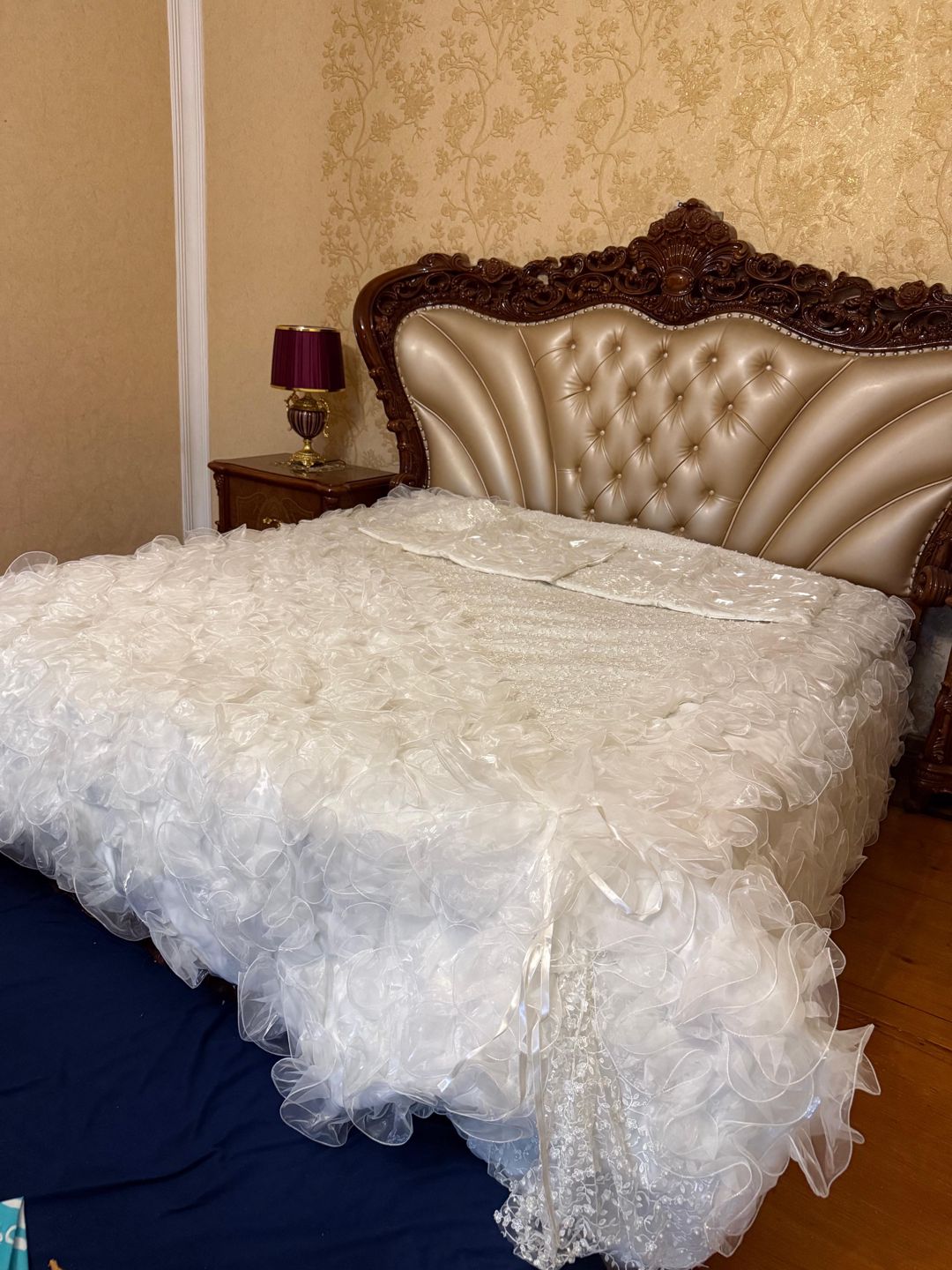 Yataq örtüsü, ağ, müncüq işləməsi ilə