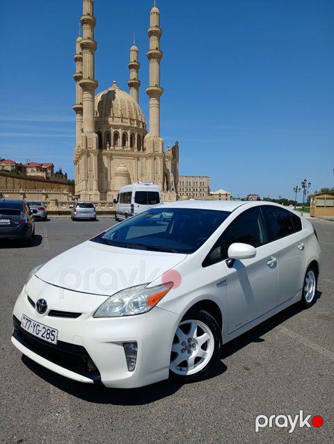 Toyota Prius: 1.8 l | 2012 il Hetçbek