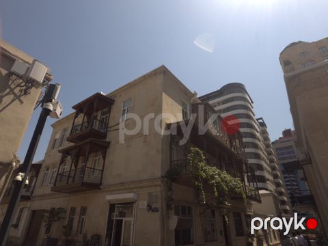 Satılır 4 otaqlı köhnə tikili 135 m²
