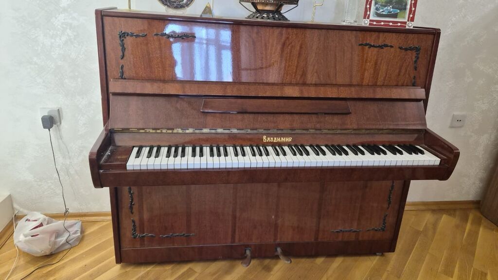 Pianino 120azn. Tam saglam, işlək veziyyetdedir. Yuk lifti var. Unvan — Mallar, Bakı